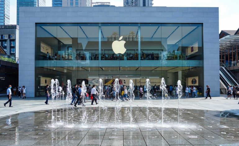  Apple stock price forecast: is it safe to buy the dip now?