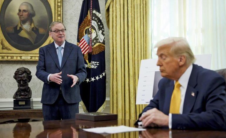  U.S. could take stakes in more firms, White House adviser says